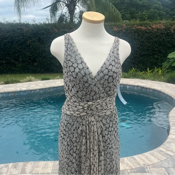 London Times Black and Cream Sleeveless Midi Dress - Picture 8 of 15